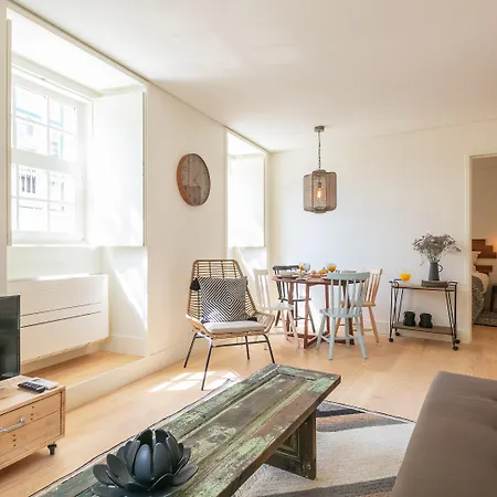 ホテル Almaria - Edificio Officina Real 4*