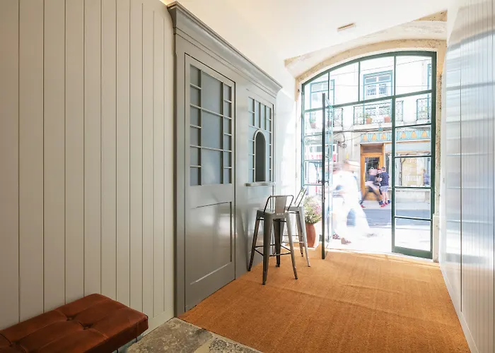 Almaria - Edificio Officina Real Szálloda