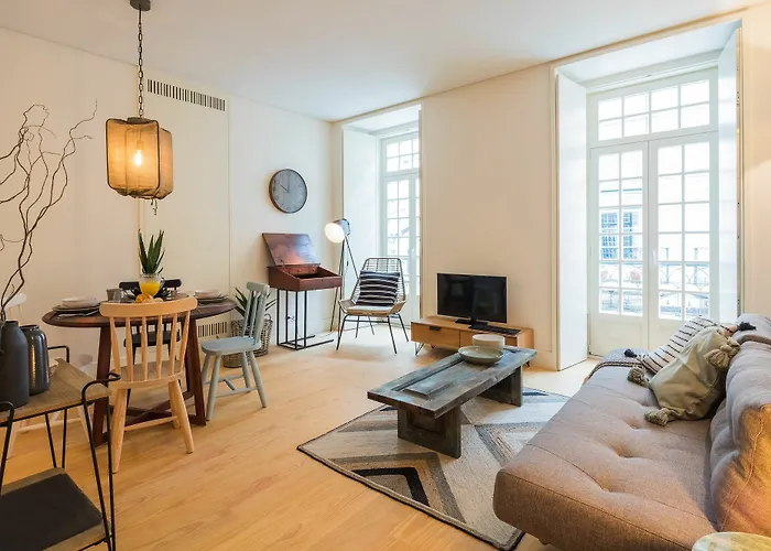 Almaria - Edificio Officina Real Szálloda 4*