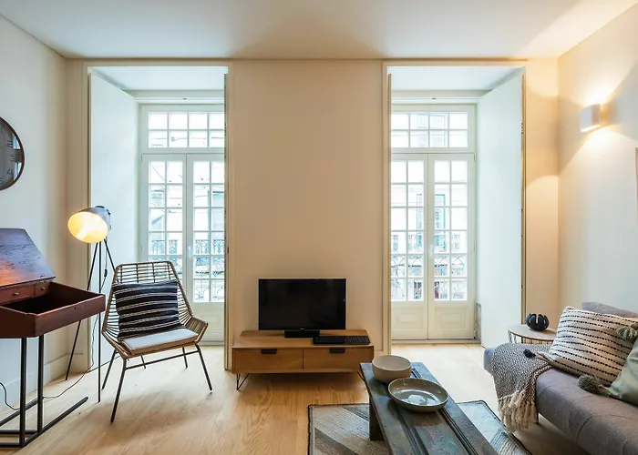 Almaria - Edificio Officina Real Szálloda